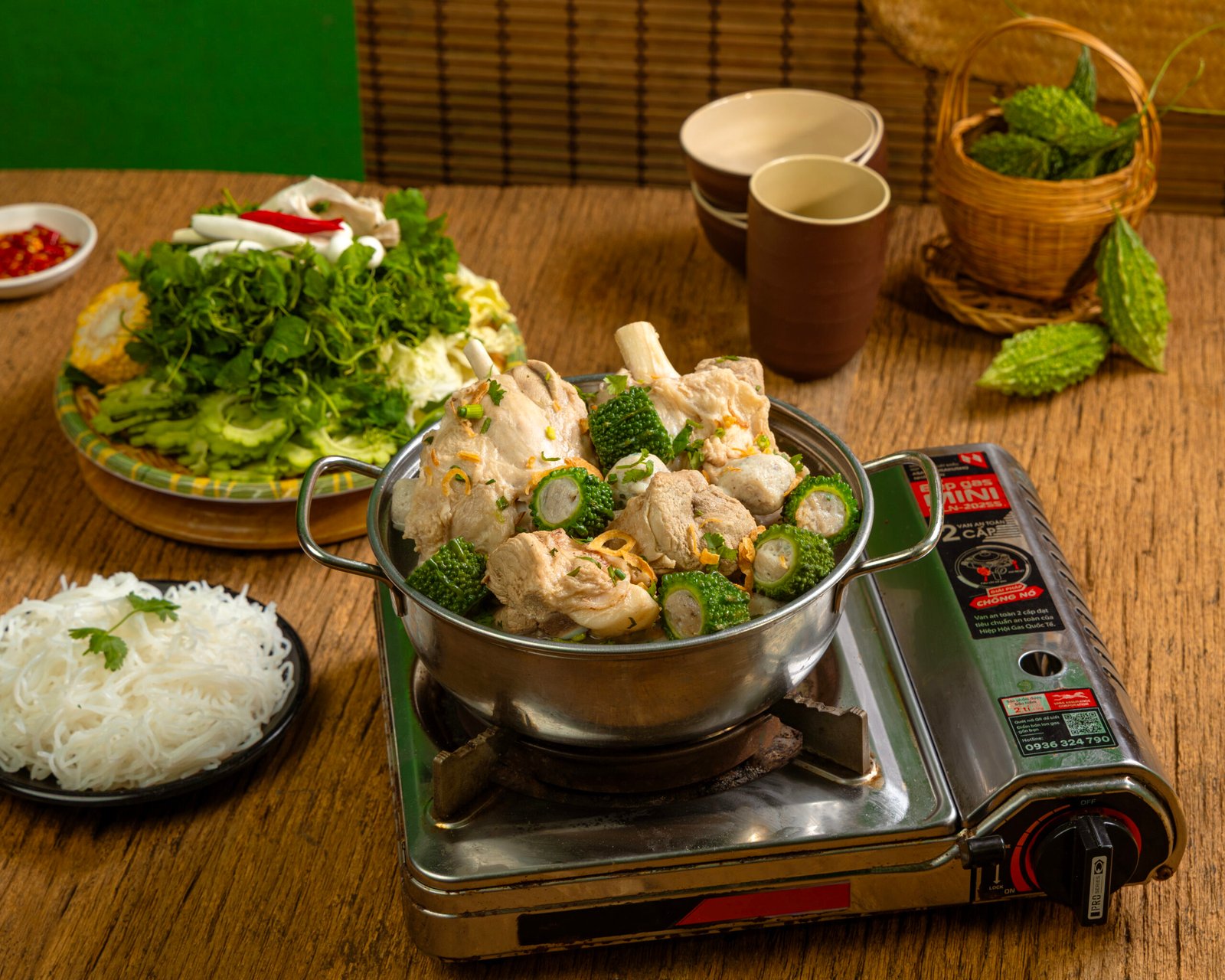 LẨU SƯỜN CHÌA